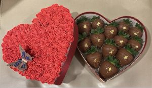 Corazón de flores eternas achocolatado 137
